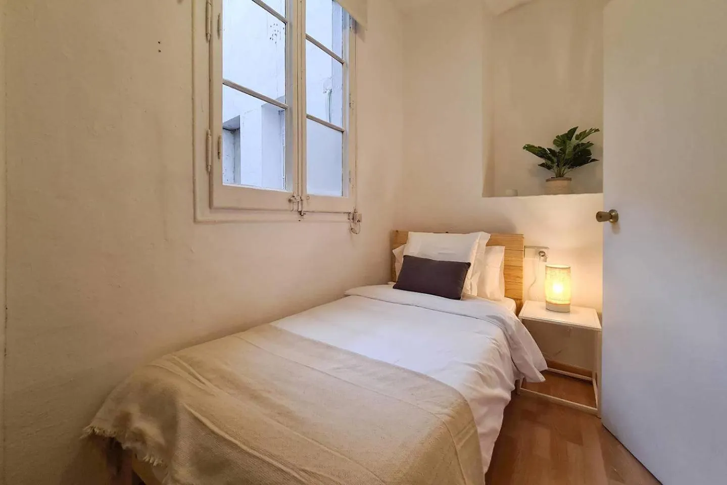 21Ara1085- Fabulous 4Br Apartment In Ciutat Vella Barcelona